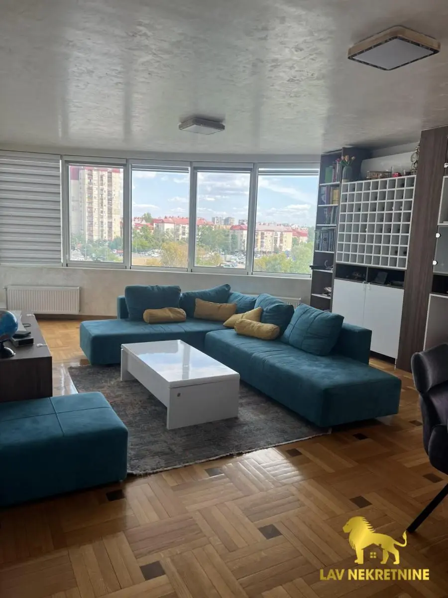 Furnished apartment for rent on Bulevar Patrijarha Pavla from 1.10.2025. The apartment has a living room with dining area and kitchen, 3 bedrooms