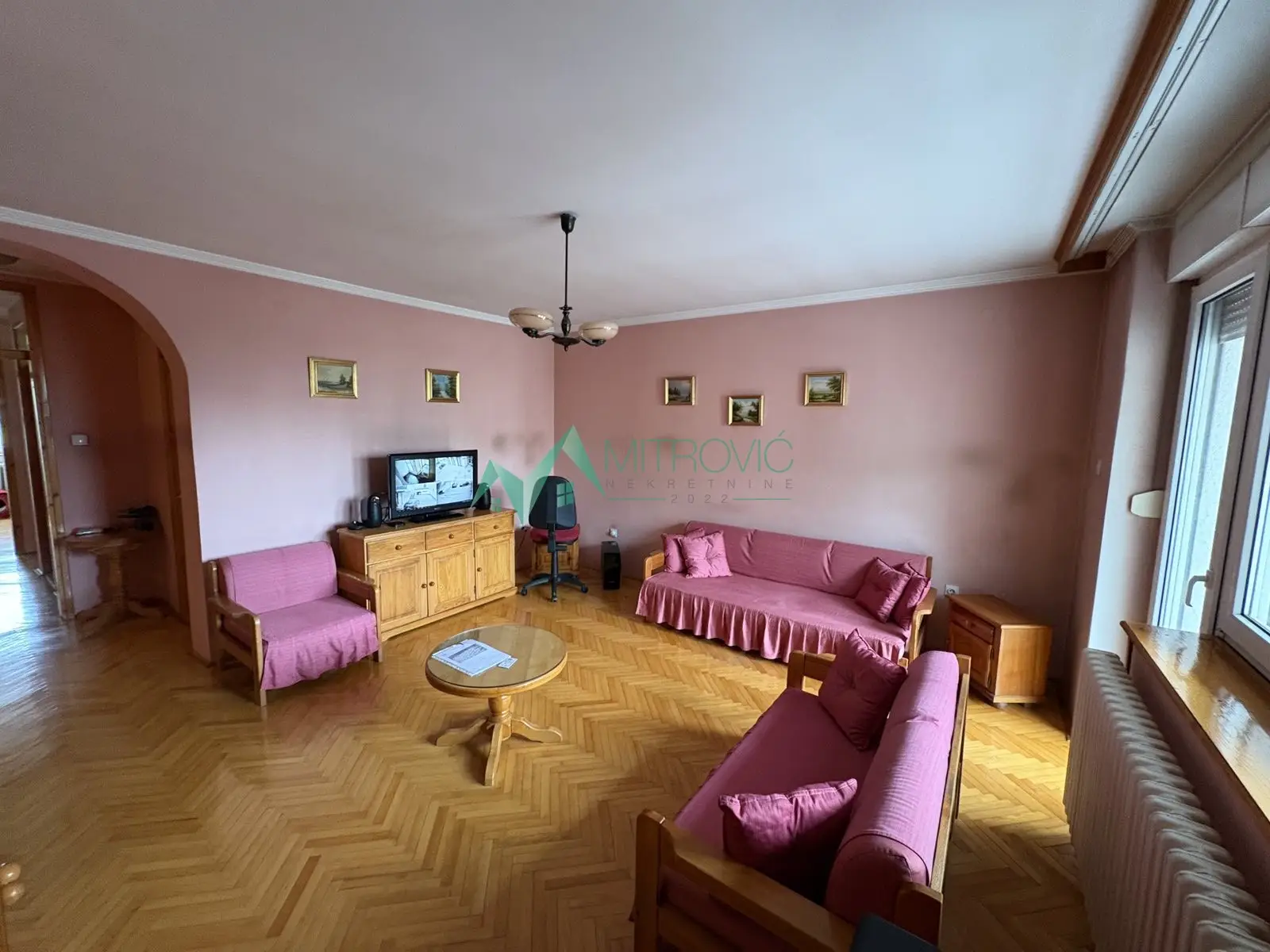 Furnished four-room apartment near the quay