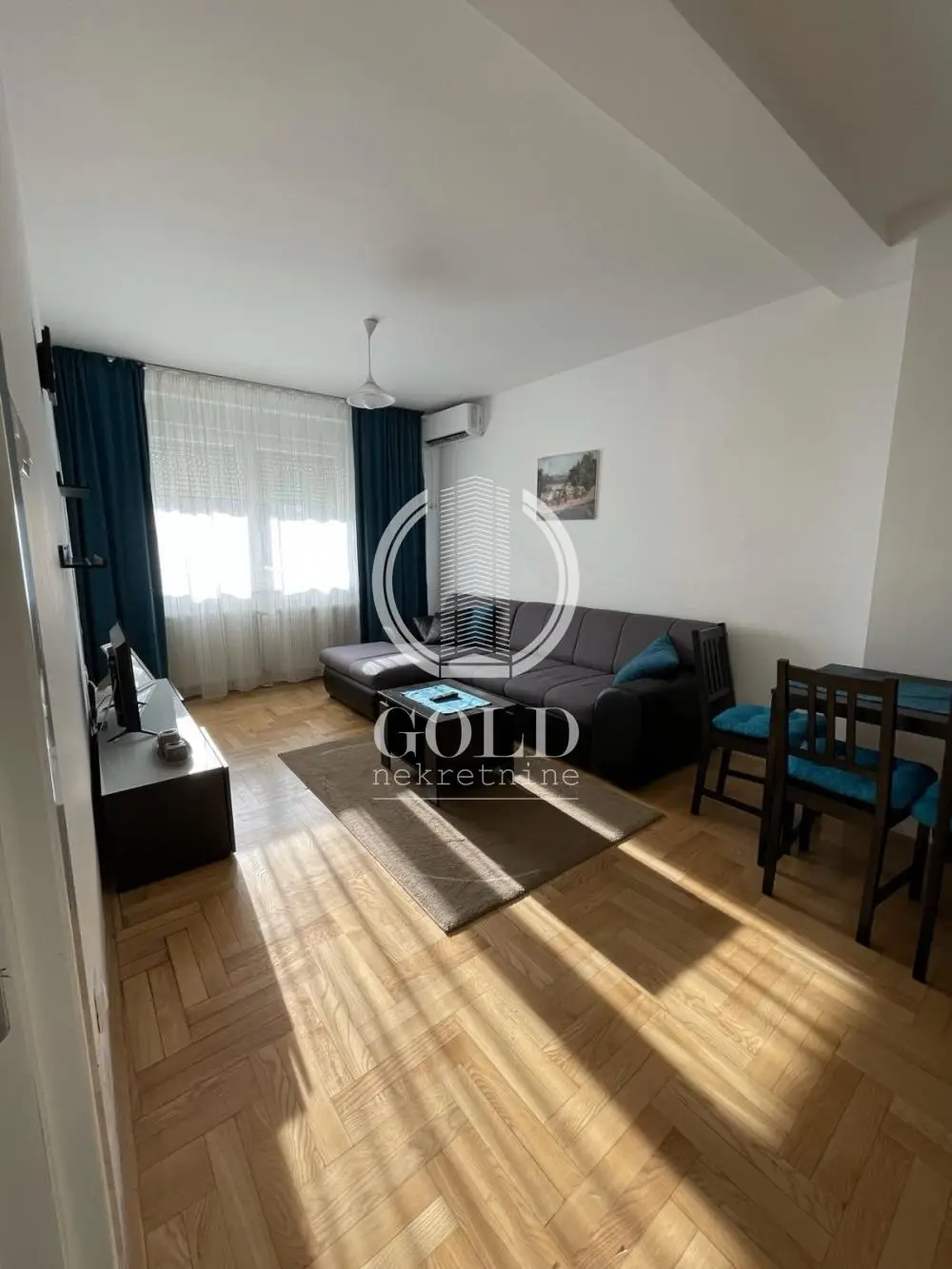 Stan 40m² — Centar, Novi Sad