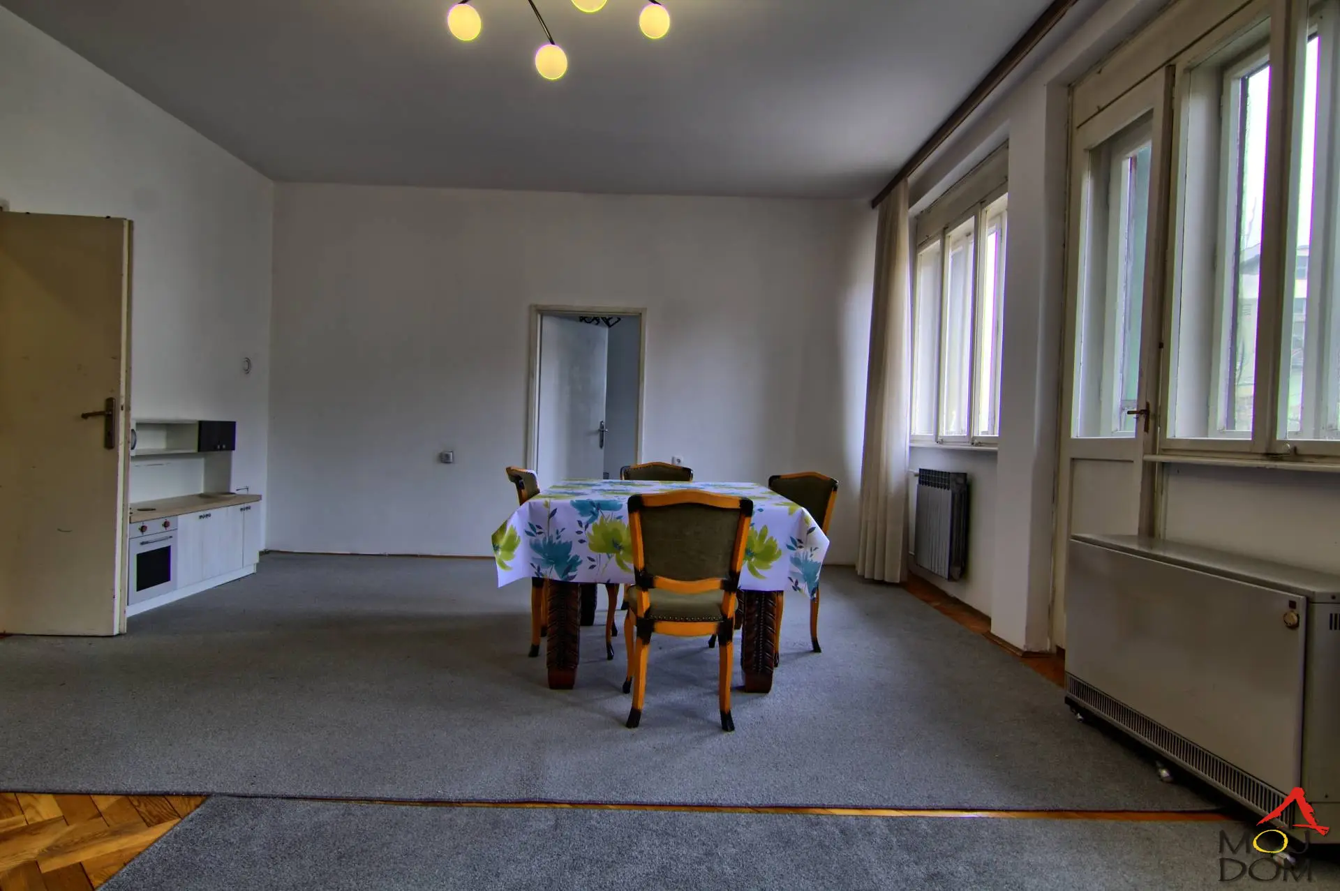 APARTMENT FOR SALE 152m2 – KEJ, NOVI SAD – 4 ROOMS, TERRACES, PARKING, BASEMENT

A spacious four-room apartment for sale near the Kej, Novi Sad. The apartment is on the 2nd floor (the only apartment on the floor) in a building with a total of 3 floors.

Main features:

Area