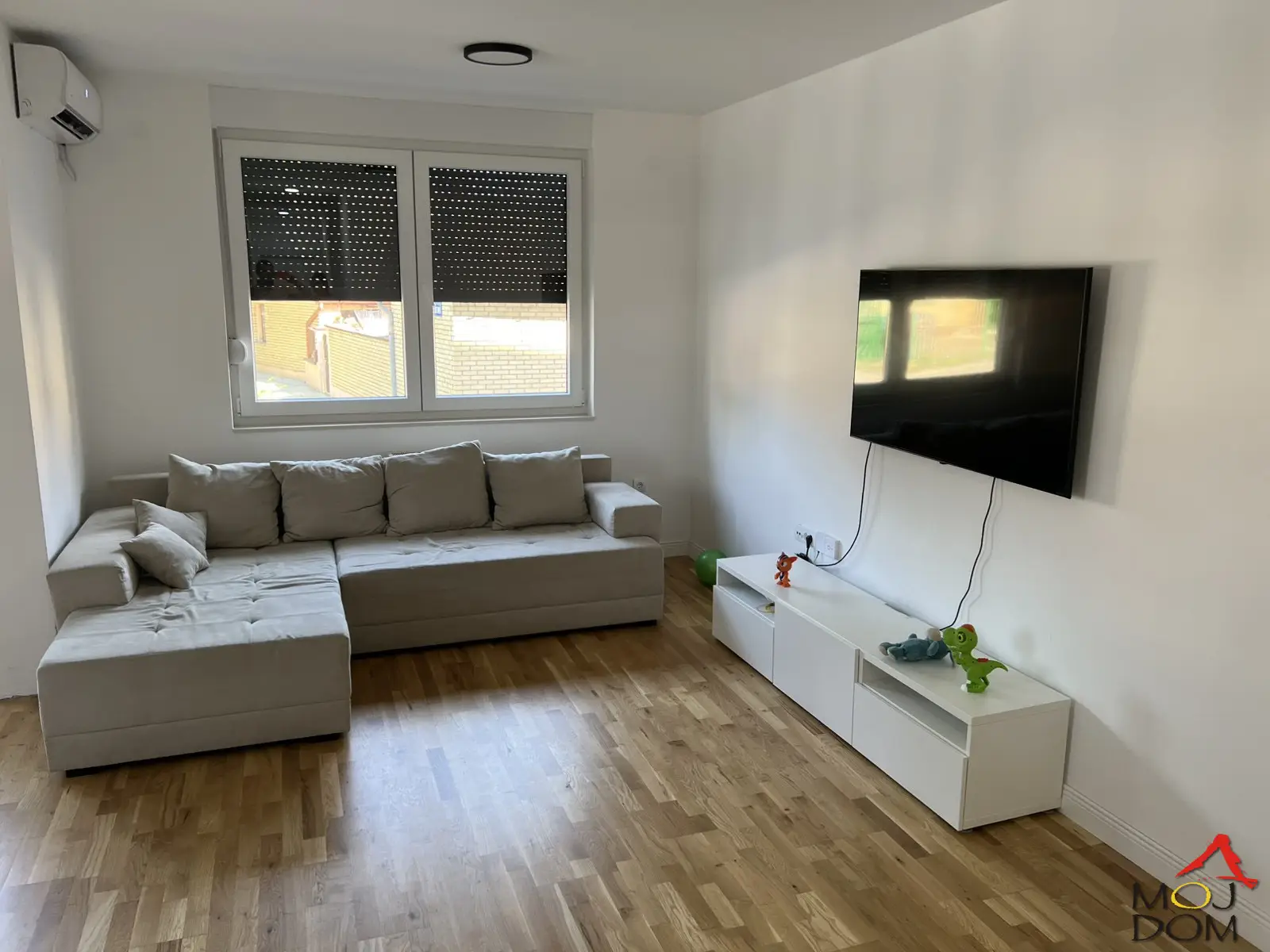 We are selling a fully furnished family apartment in a two-year-old building in an excellent location in Petrovaradin!

This apartment has a bright living room with kitchen and access to a courtyard terrace, three bedrooms, two bathrooms, and a storage room; each room is