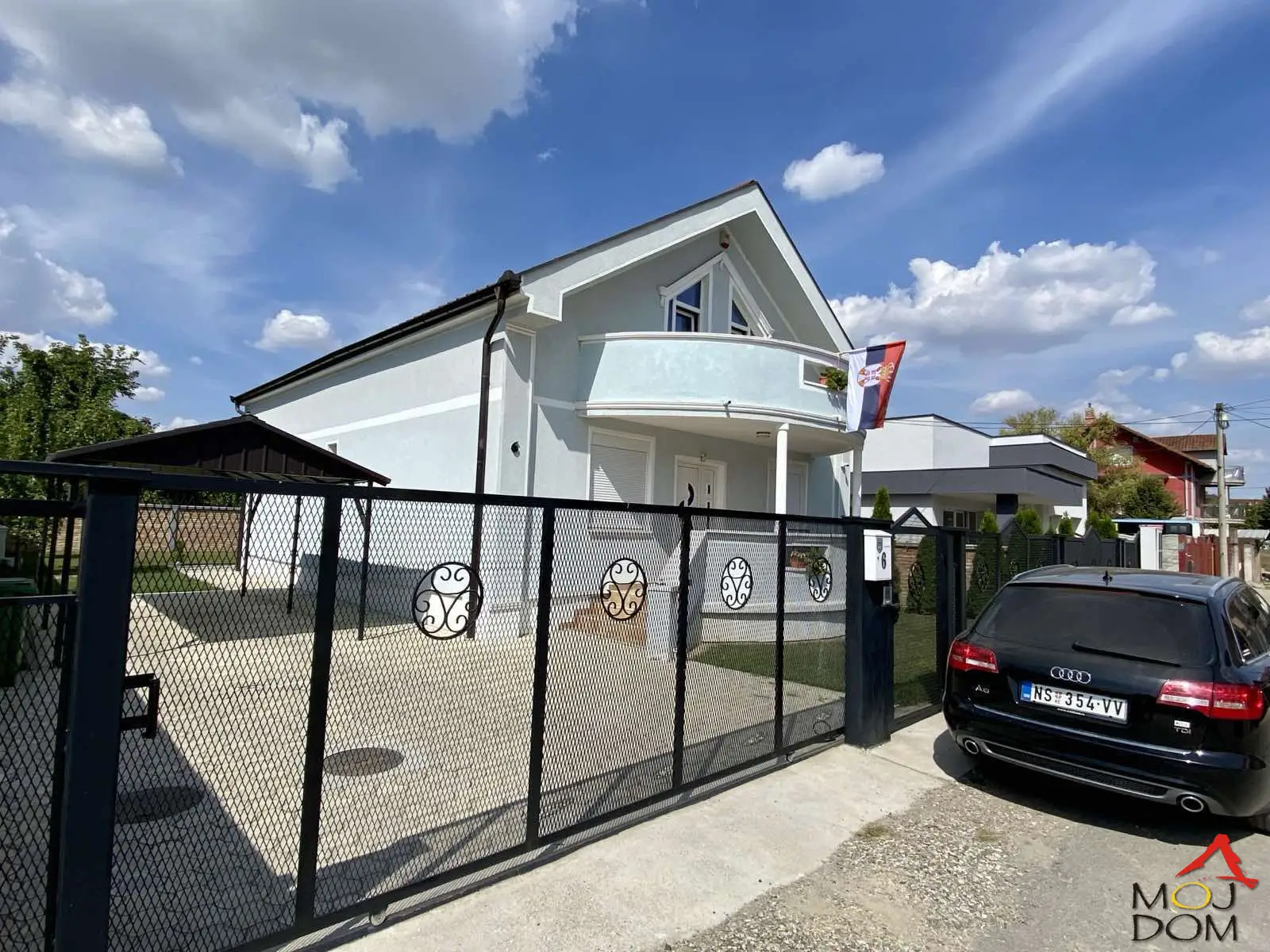 Excellent house, Adice, Novi Sad
Moj Dom agency presents an exceptional property in Adice. This is a family house with a surface area of 290m2 on a plot of 456m2. It consists of 4 bedrooms, a living room with kitchen and dining area, and a bathroom. In addition,