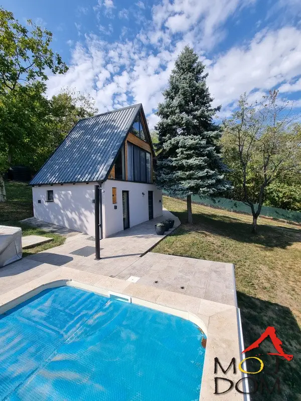 House with pool in the weekend settlement Glavica – ideal for vacation, living, or investment as daily rental

For sale: fully renovated and furnished detached house with a pool in the weekend settlement, only 15 minutes’ drive from Shopping Center Prome