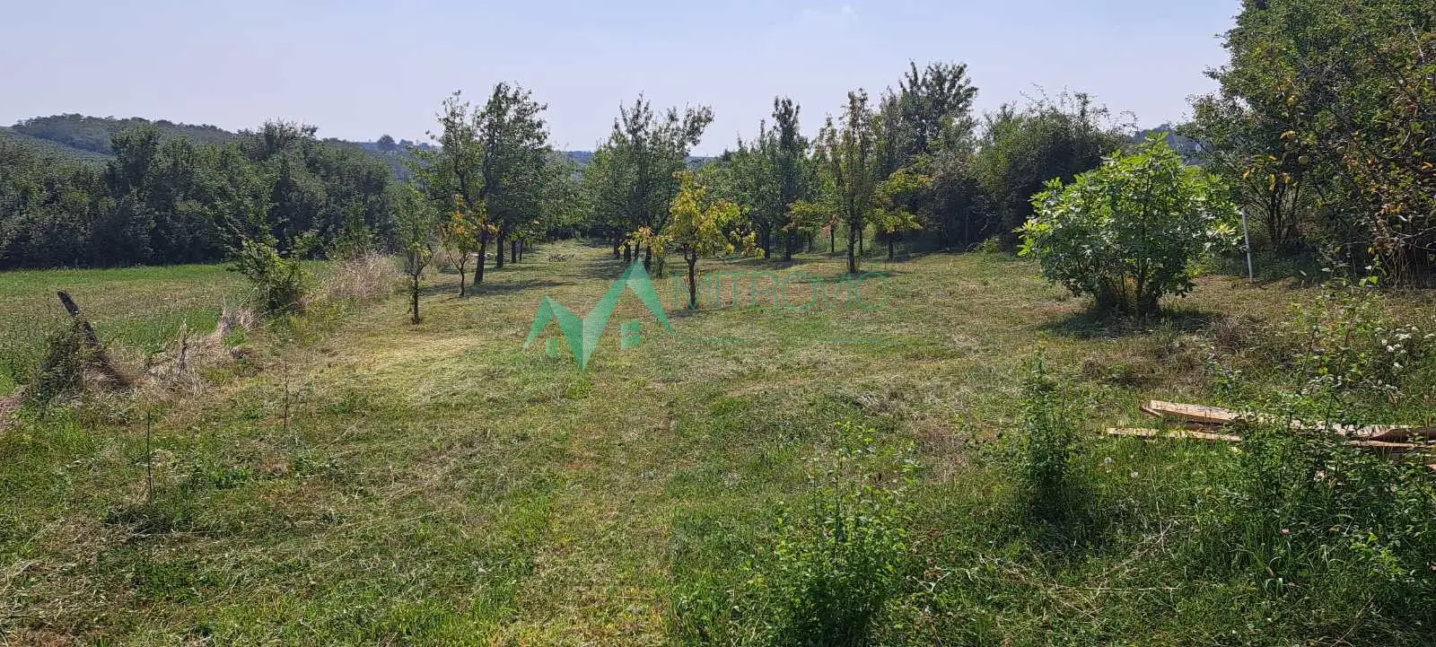 Beautiful plot on Fruška Gora, next to the Novo Hopovo Monastery. 1381m2.