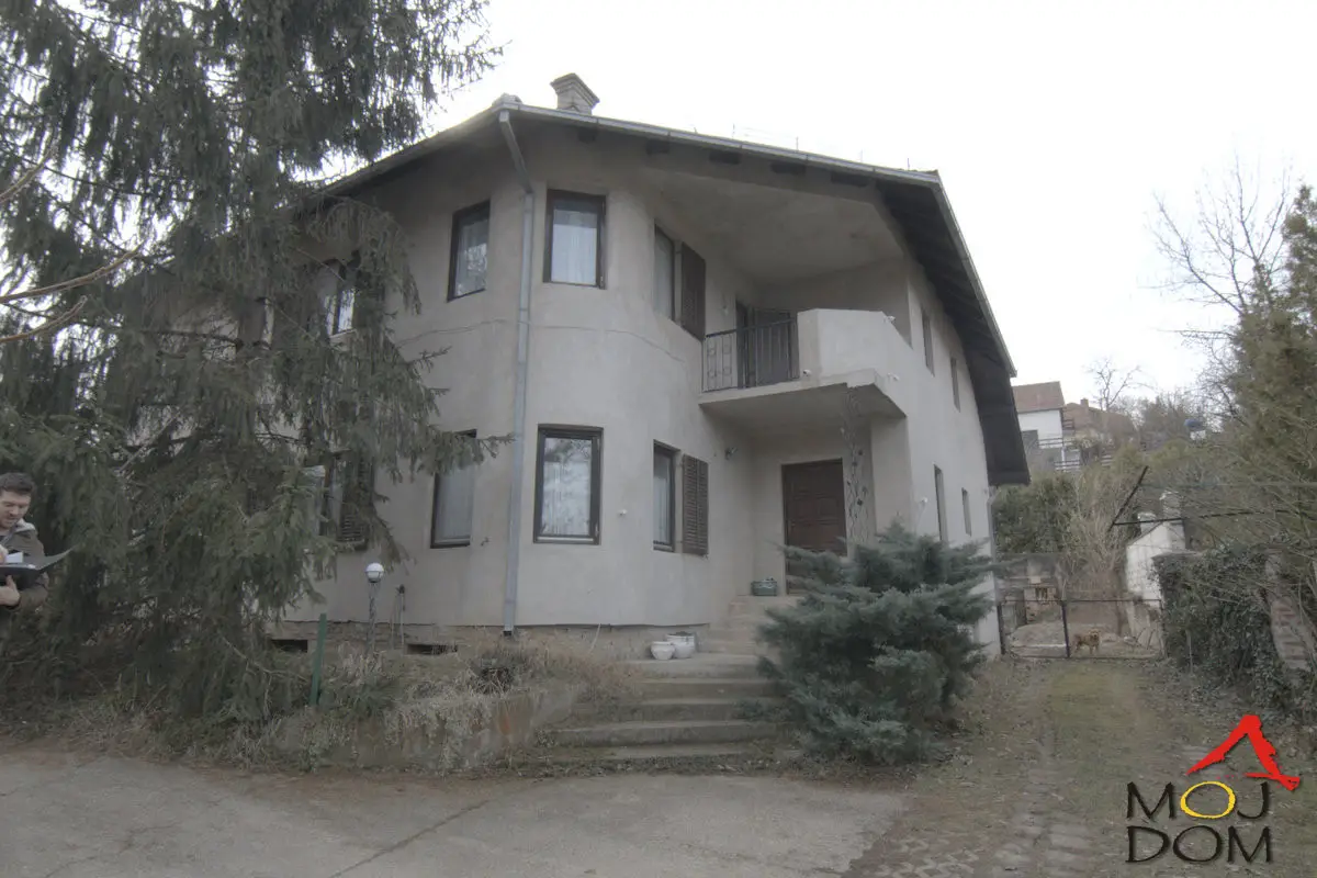 The house is 10 minutes by car from the Promenada shopping center and
other key city amenities, yet still located on the edge
of the building tone in a valley surrounded by trees, a stream with its own
bridge. It is fenced, finished, and maintained. The space
