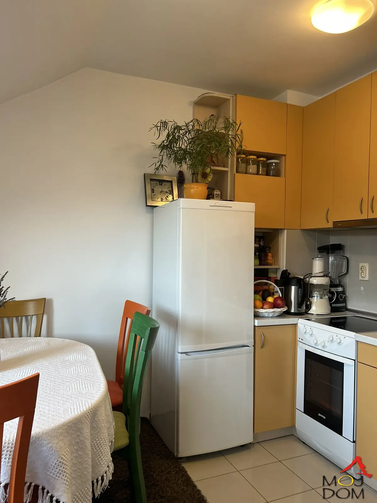 We present a beautiful duplex apartment of 54 square meters, ideal for families, couples, students, or singles. It is located on the 5th floor of a building with an elevator, in a quiet and attractive part of Nova Detelinara.

The apartment is fully furnished and all paperwork is in order.